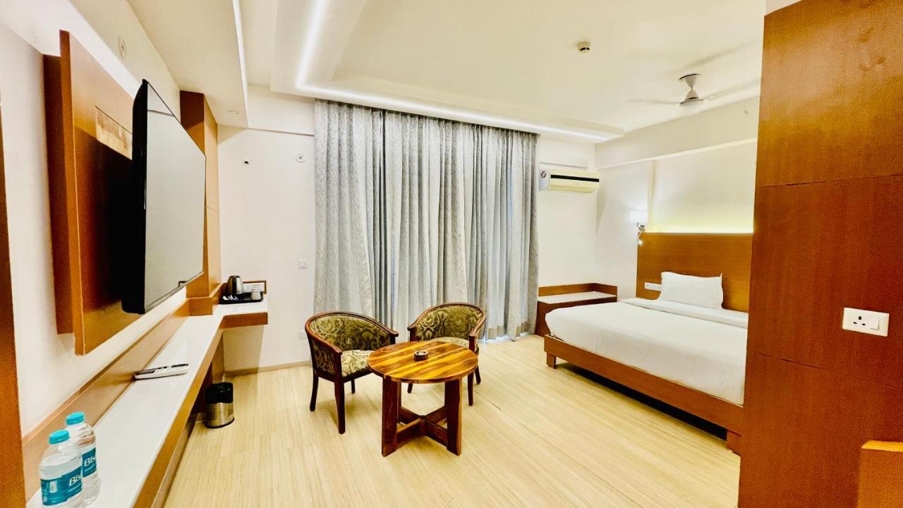 Neel Skye - Couple Friendly - Dlf My Pad, Gomtinagar , Lucknow Aparthotel Exterior photo